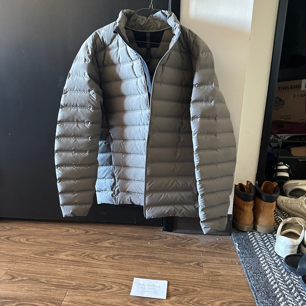 Lululemon Men's Large Navigation Gray Puffer Jacket